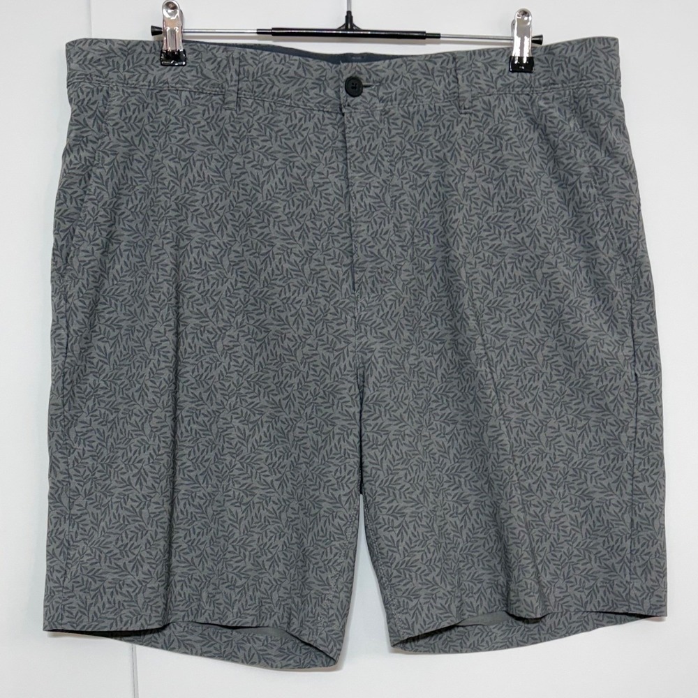 VRST Shorts Mens‎ 40 9" Inseam Gray Leaf Print Golf Performance Stretch